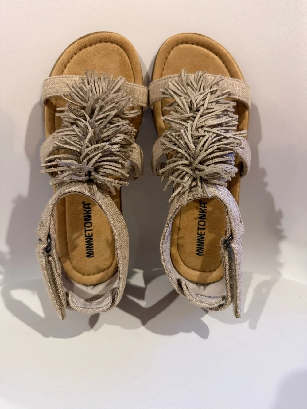 ☀️🌊 Girl’s Minnetonka Beige Fringe Suede Sandals NWT